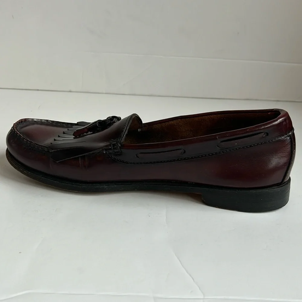 G.H. Bass & Co burgundy tassel kiltie Weejuns loafers drees shoes slip ons